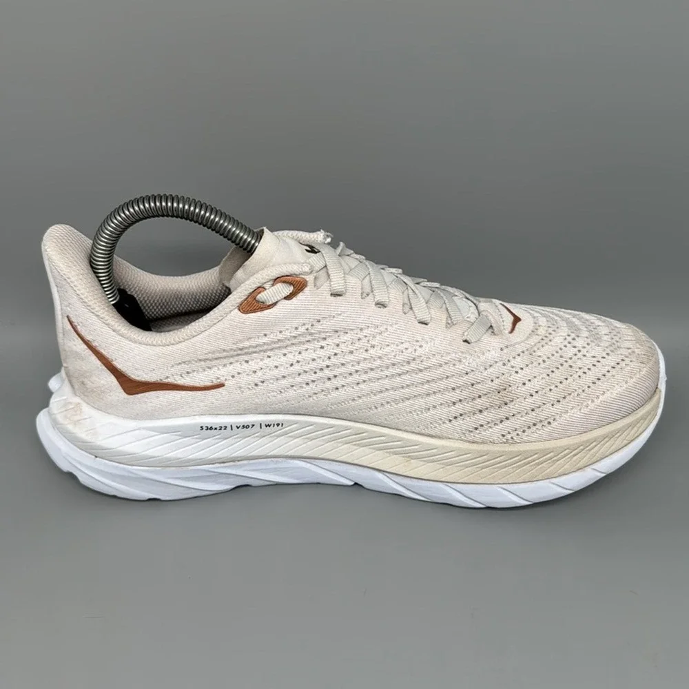 Hoka One One‎ Mach 5 Cream Bronze Running Shoes Women's Sz 8B